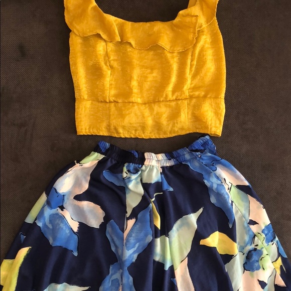 Crop top/skirt bundle - Picture 4 of 4